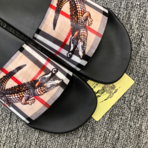 BURBERRY LONDON SLIDES THE PERFECT COMFORT