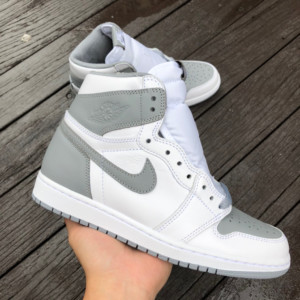 Air Jordan 1 Mid ‘College Grey