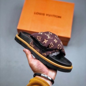 Louis Vuitton 2022 counter autumn and winter new star with the highest limit LV couple thick bottom Velcro slippers