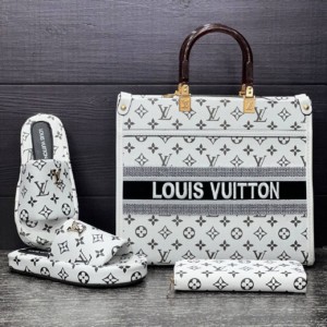Louis Vuitton Designer Giftset Including BAG PARSE AND SLIDE