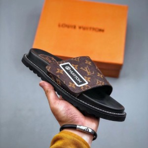 Louis Vuitton 2022 counter autumn and winter new star with the highest limit LV couple thick bottom Velcro slippers