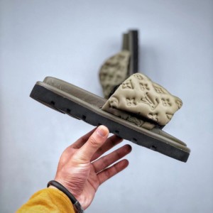 Louis Vuitton 2022 counter autumn and winter new highest limited LV couple thick bottom Velcro slippers